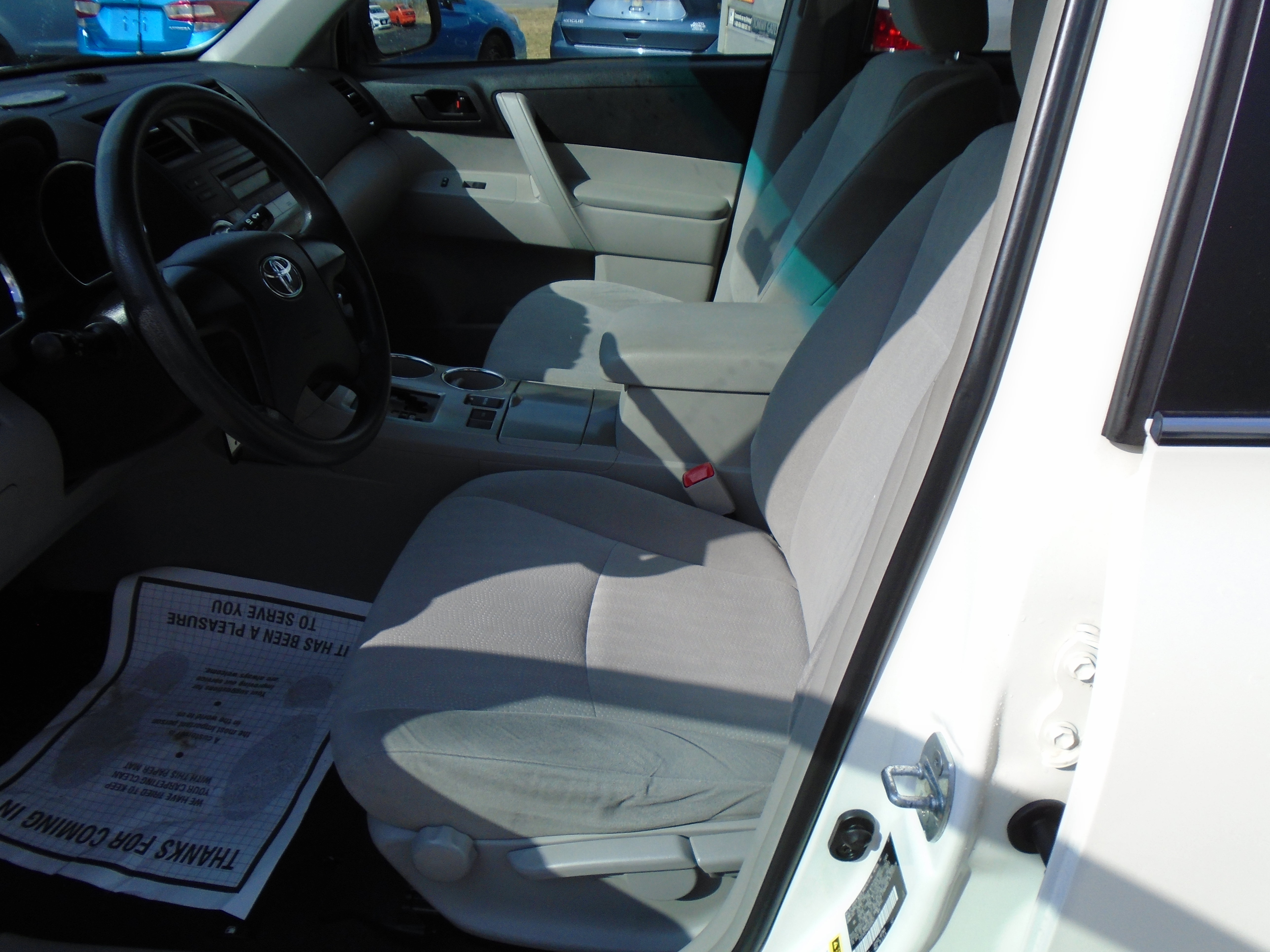 Used 2012 Toyota Highlander FWD w/ Cold Weather Pkg image 14