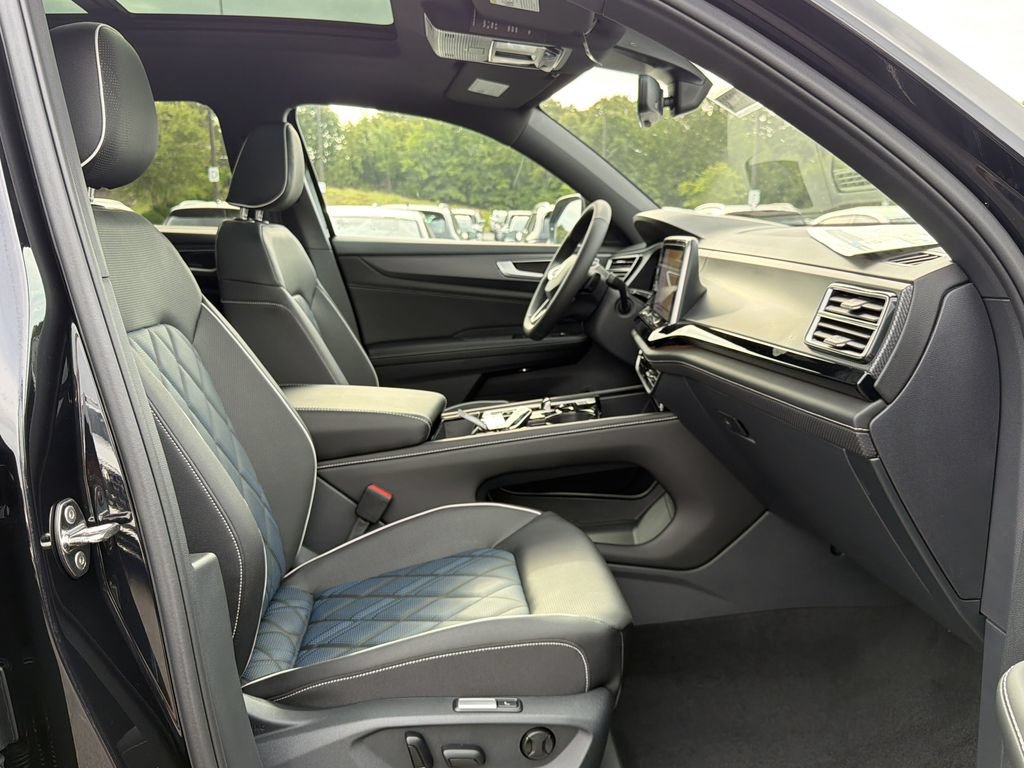 New 2026 Volkswagen Atlas Cross Sport SEL Premium R-Line AWD/4WD image 18