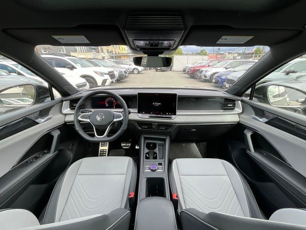 Used 2026 Volkswagen Tiguan SE R-Line AWD/4WD image 15