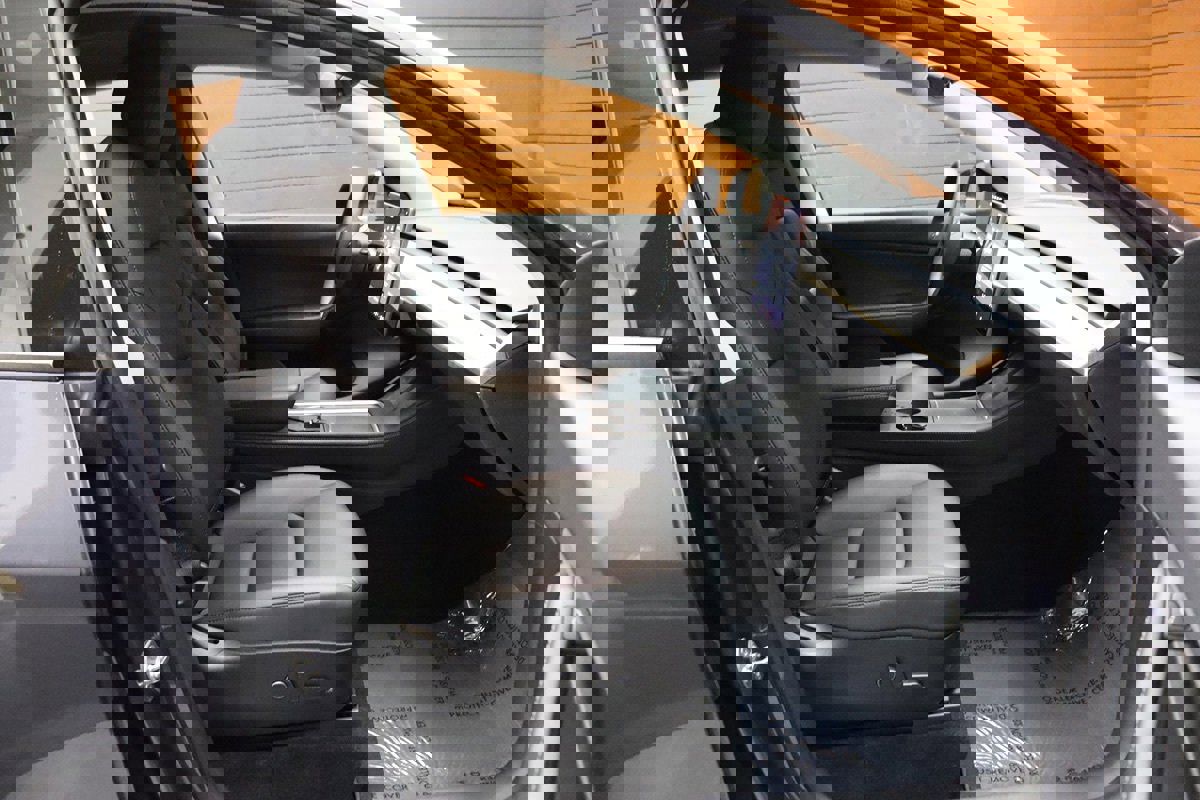 Used 2022 Tesla Model Y Long Range image 49