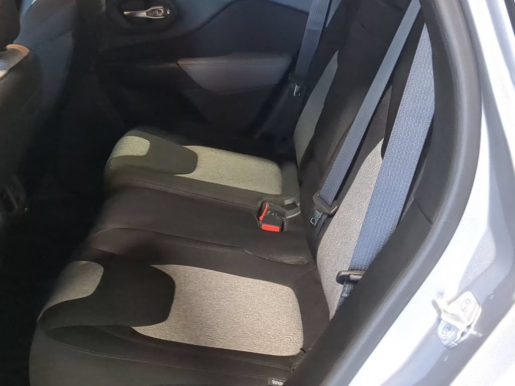 Used 2014 Jeep Cherokee Latitude w/ Comfort/Convenience Group FWD image 23