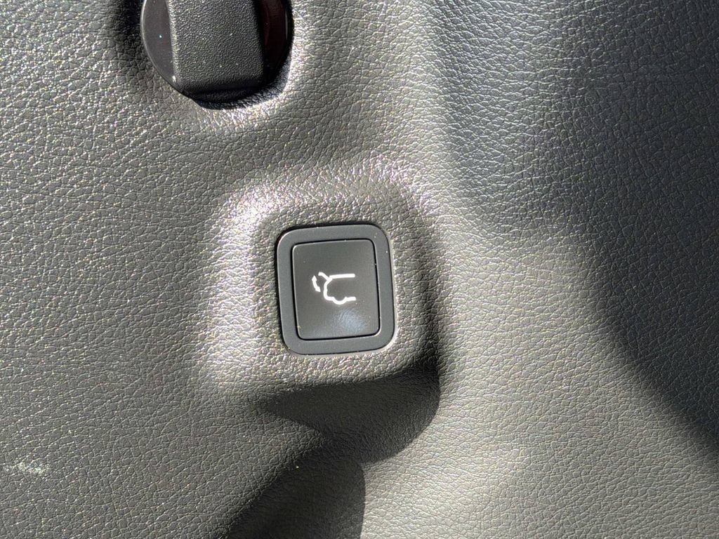 Used 2022 Jeep Compass Latitude w/ Sun and Sound Group AWD/4WD image 12