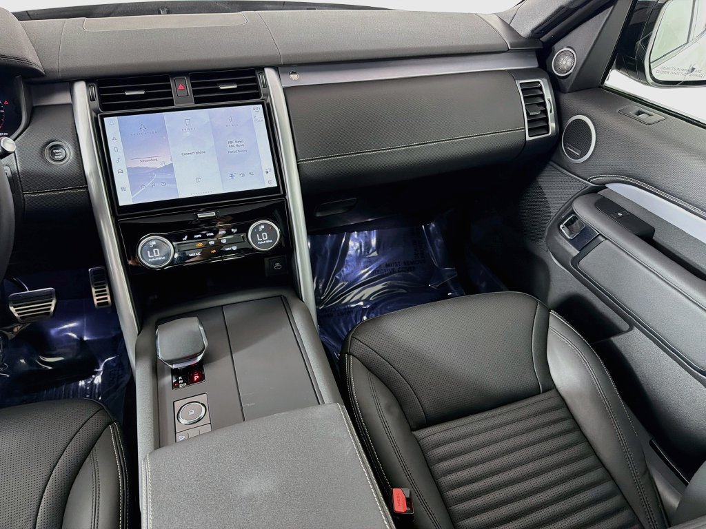Certified 2025 Land Rover Discovery Dynamic SE AWD/4WD image 25