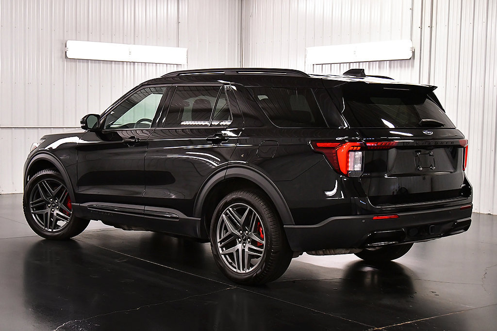Used 2025 Ford Explorer ST-Line w/ ST-Line Street Pack AWD/4WD image 5