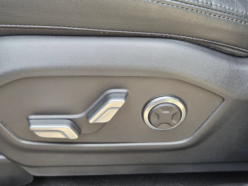 Used 2024 Hyundai Santa Fe Limited AWD/4WD image 12