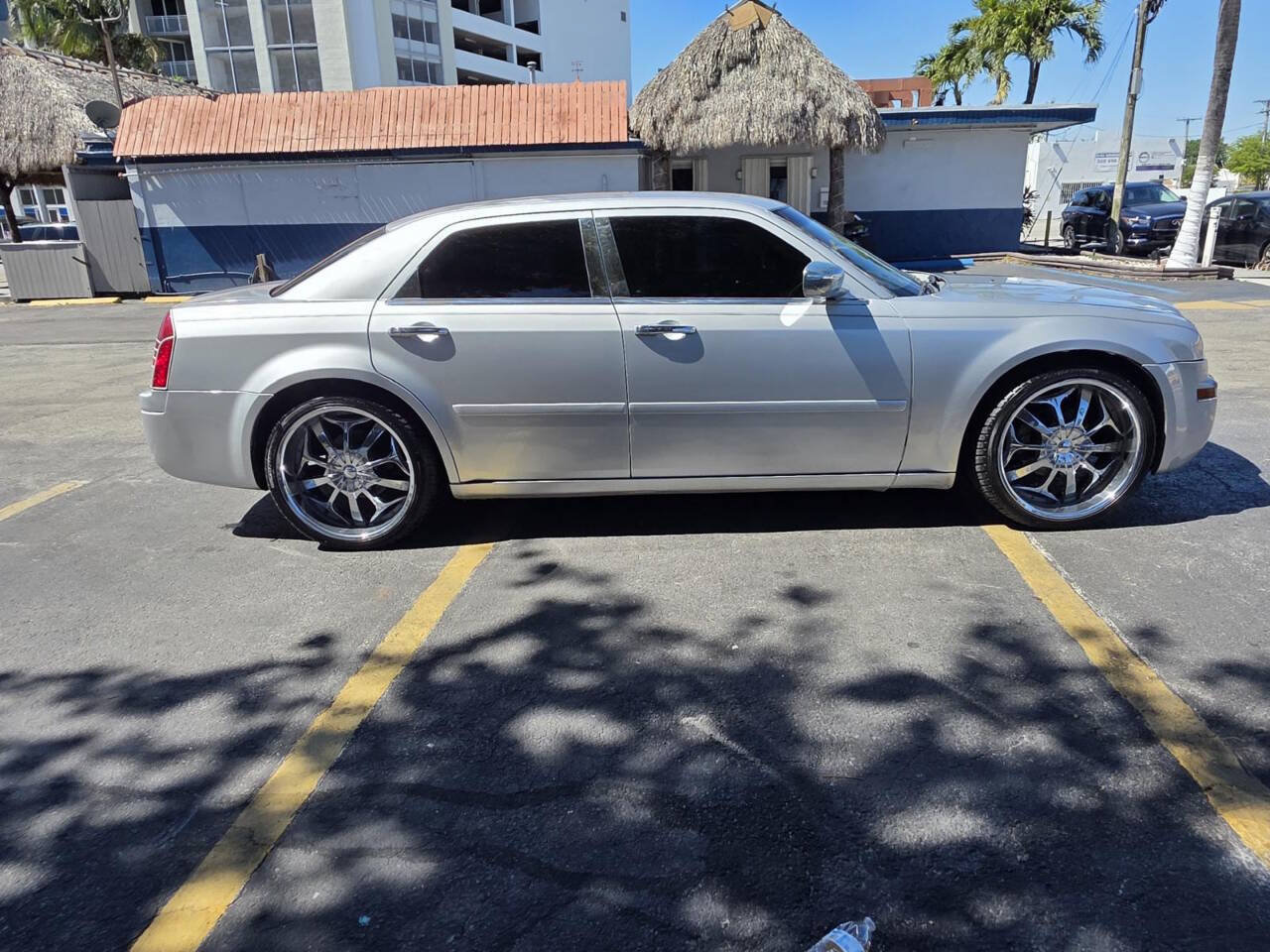 Used 2005 Chrysler 300 RWD image 3