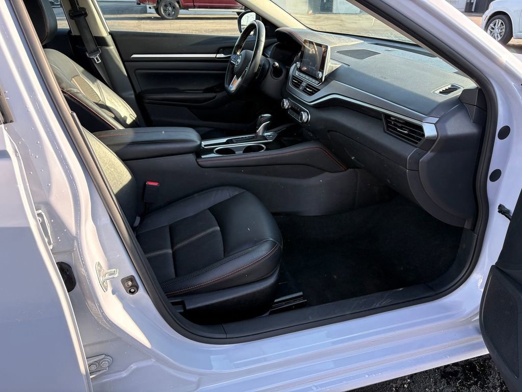 Used 2024 Nissan Altima 2.5 SR FWD image 10