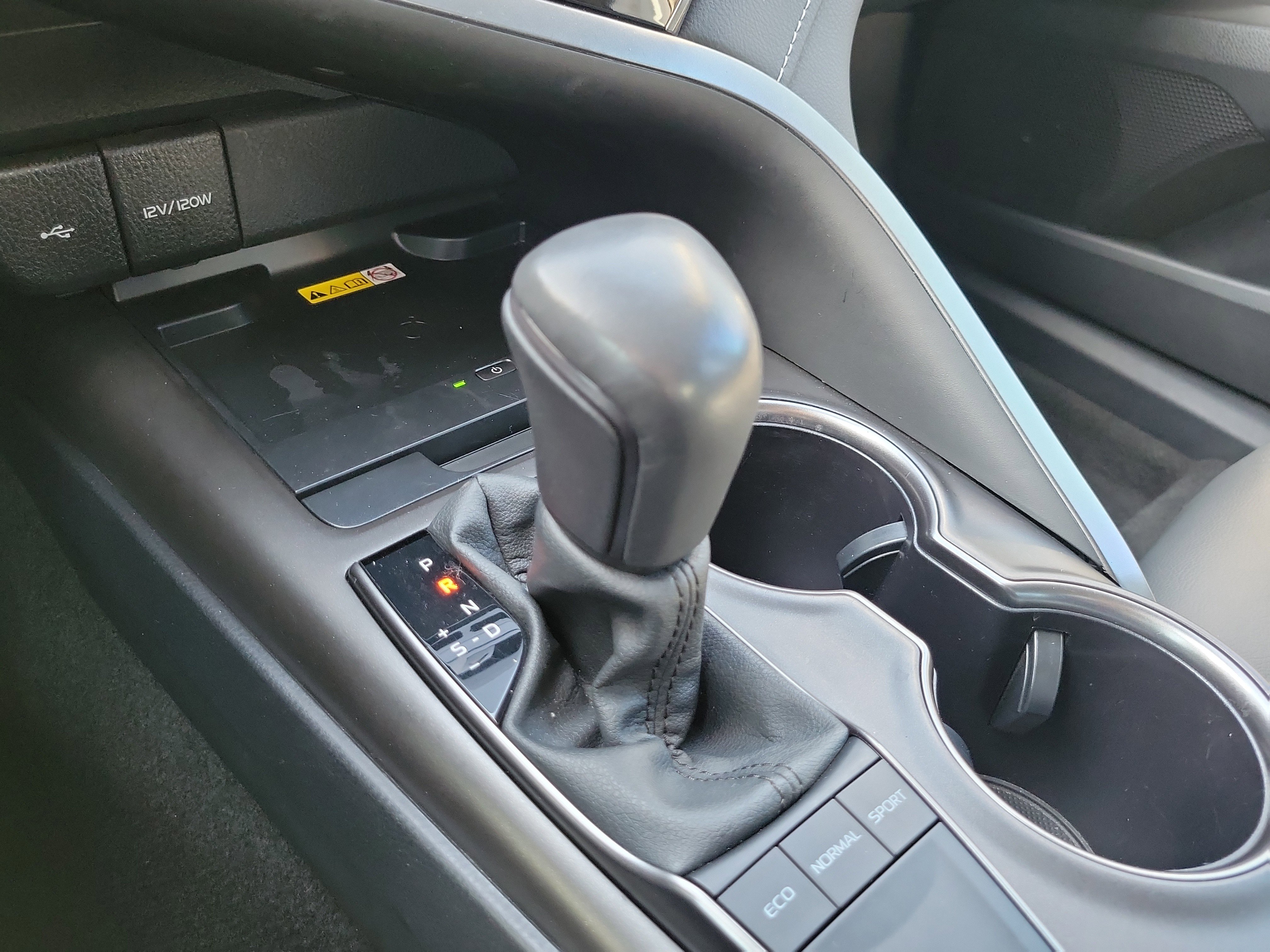 Used 2024 Toyota Camry SE w/ Cold Weather Package FWD image 28