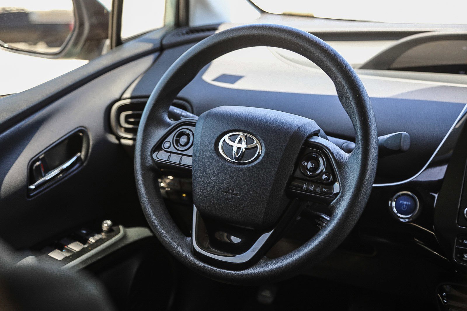 Used 2021 Toyota Prius L Eco FWD image 15