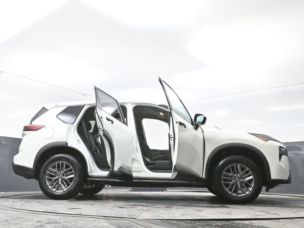 Used 2024 Nissan Rogue S image 71