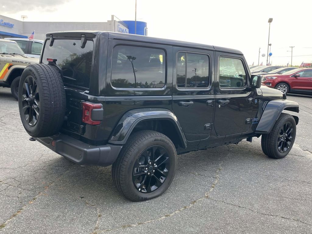 Used 2025 Jeep Wrangler Unlimited Sahara w/ Safety Group AWD/4WD image 5