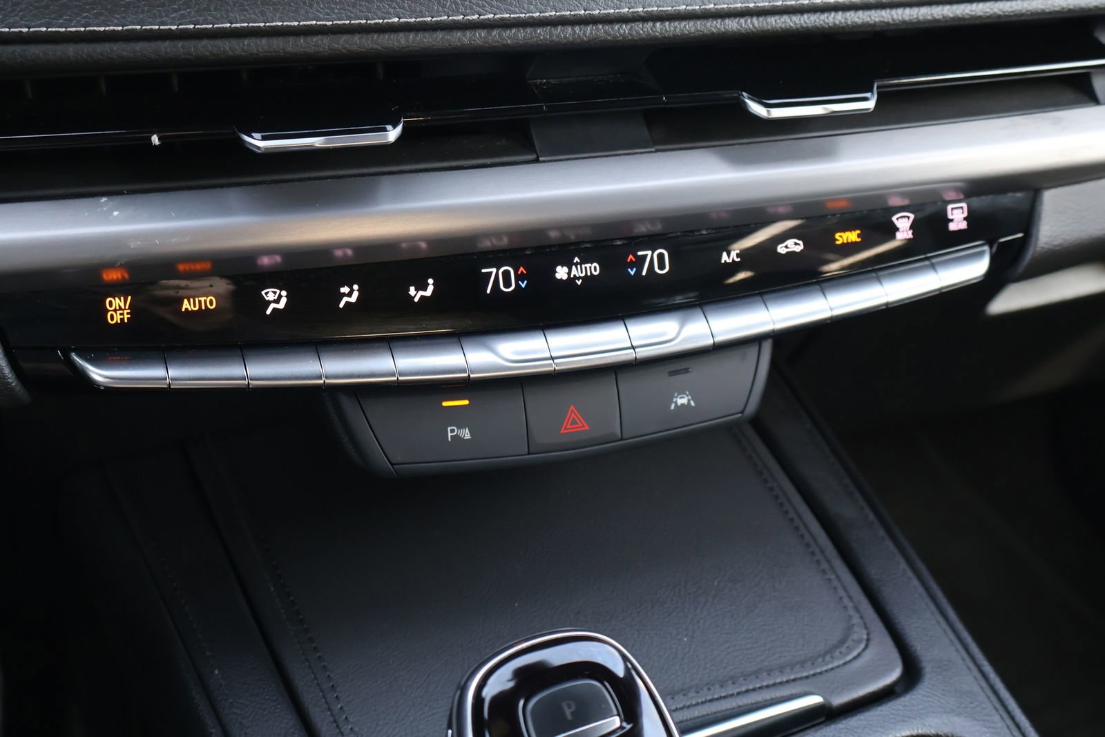 Used 2025 Cadillac XT4 Premium Luxury image 30