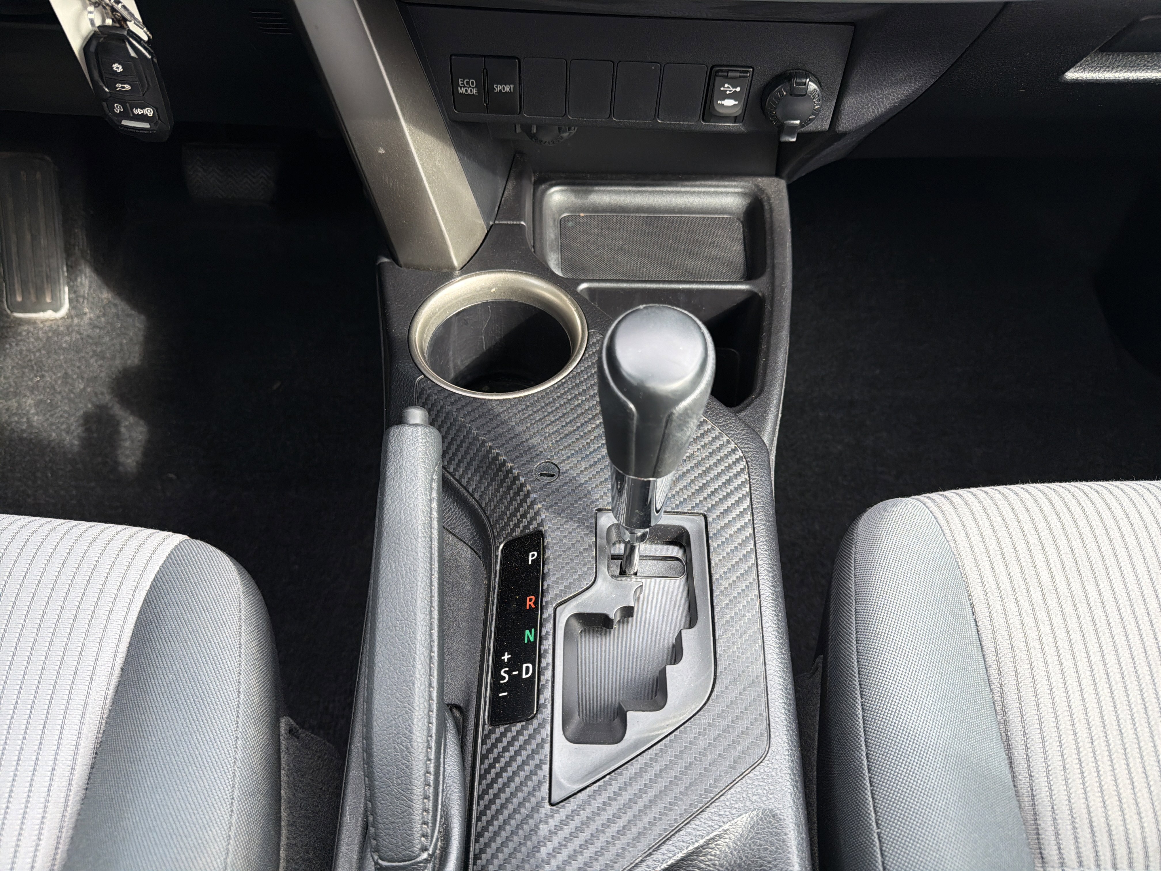 Used 2015 Toyota RAV4 LE image 19