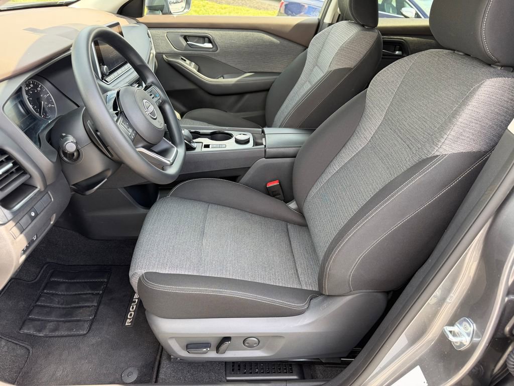 Used 2023 Nissan Rogue SV AWD/4WD image 3