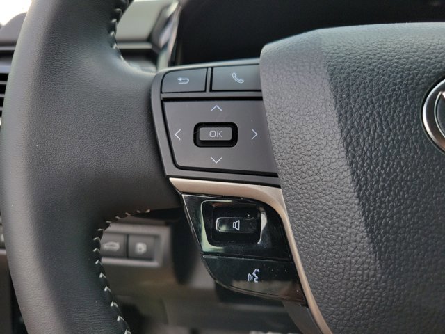 Used 2025 Toyota Camry SE image 12
