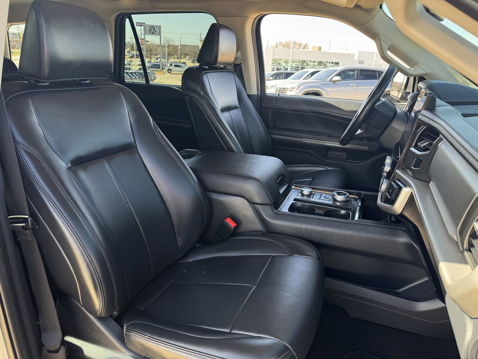 Used 2024 Ford Expedition XLT image 27