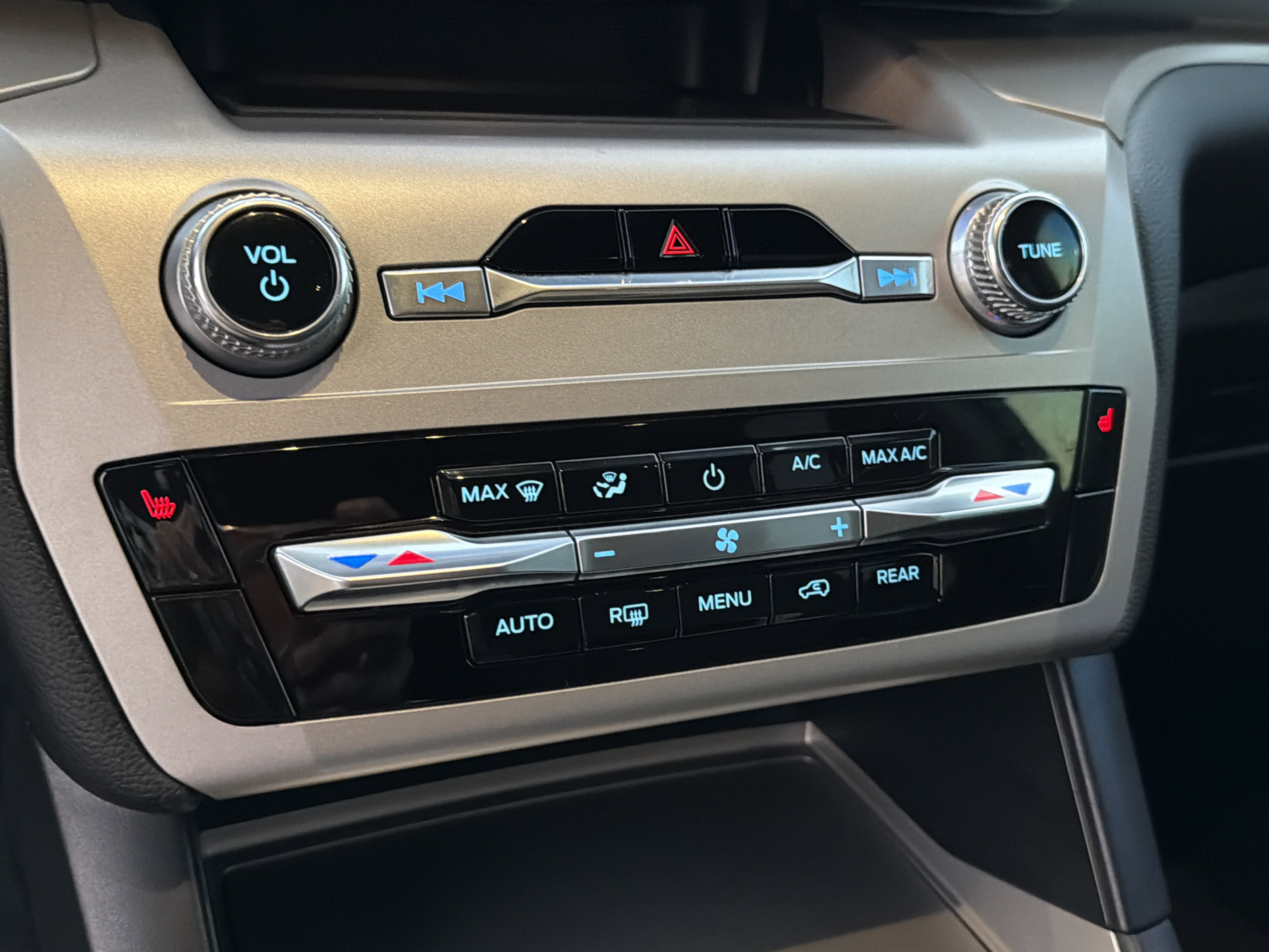 Used 2022 Ford Explorer XLT image 33