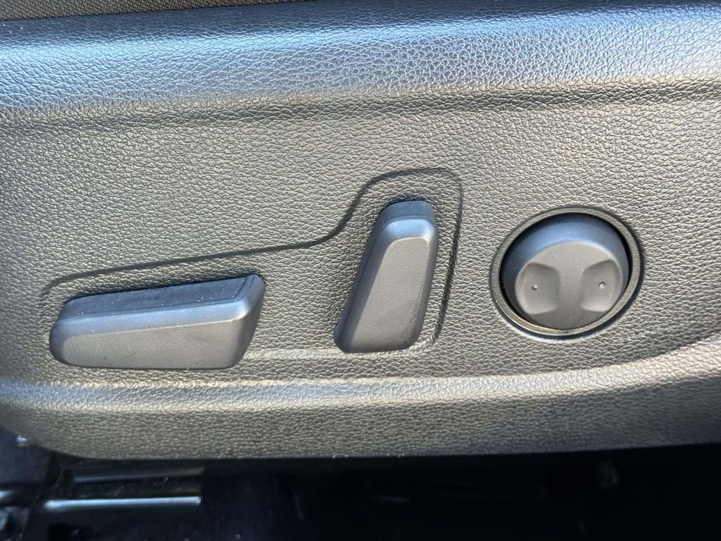 Used 2025 Kia Seltos SX image 17
