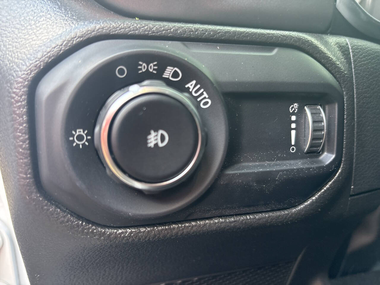 Used 2023 Jeep Wrangler Sport AWD/4WD image 39