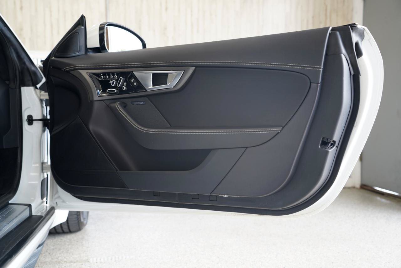 Used 2015 Jaguar F-TYPE R RWD image 31