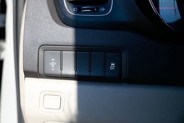 Used 2018 Kia Sedona L image 47