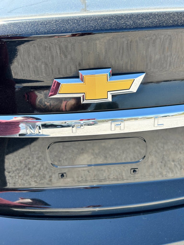 Used 2015 Chevrolet Impala LT w/ Convenience Package image 16