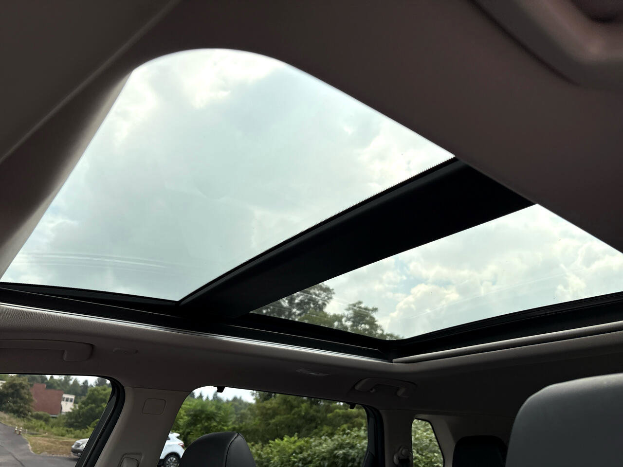 Used 2022 Nissan Rogue SV w/ SV Premium Package image 33