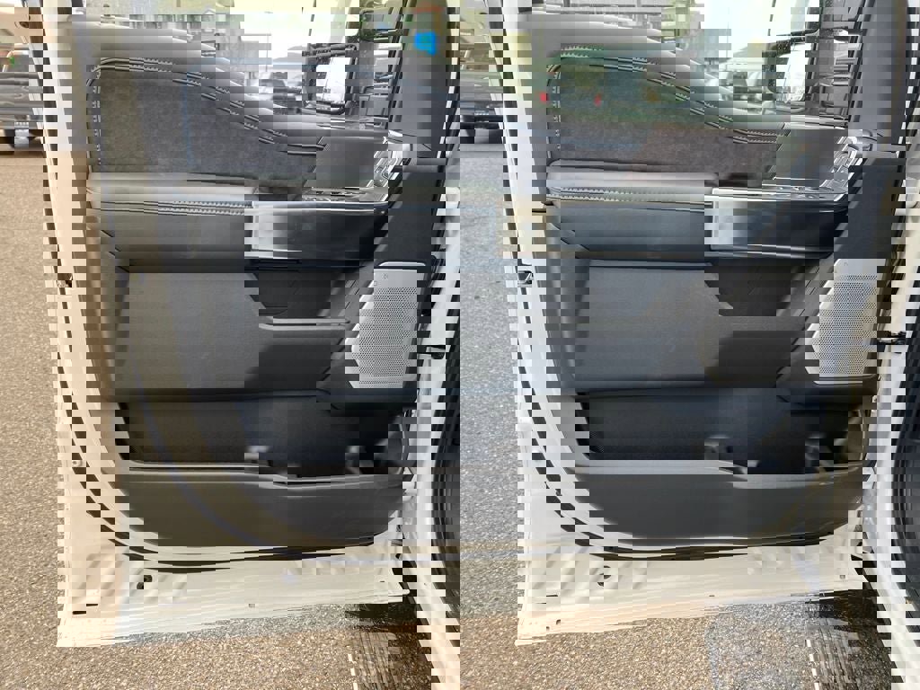 New 2026 Ford F250 Platinum w/ Tremor Off-Road Package image 11