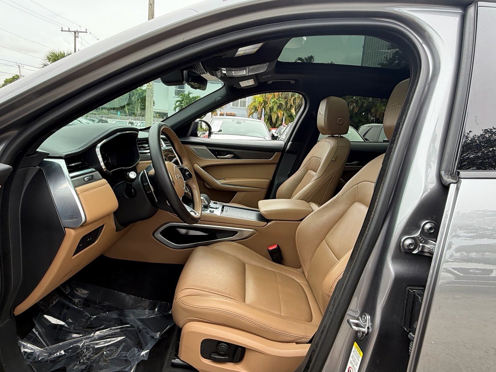 Used 2023 Jaguar F-PACE S AWD/4WD image 9