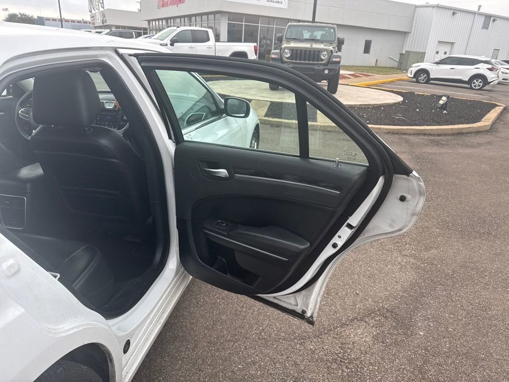 Used 2019 Chrysler 300 Touring L w/ Quick Order Package 22F image 15