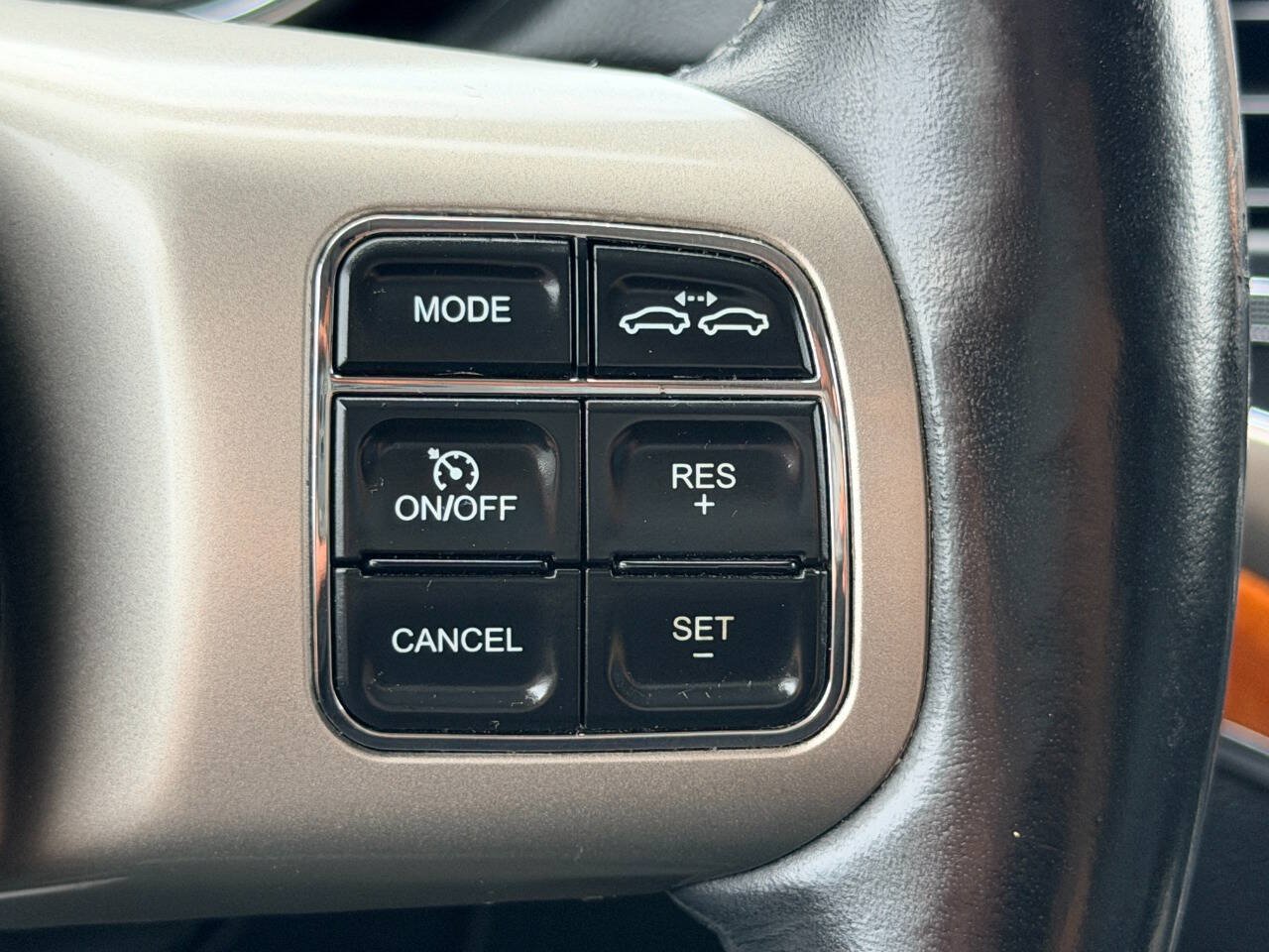 Used 2012 Jeep Grand Cherokee Overland AWD/4WD image 31