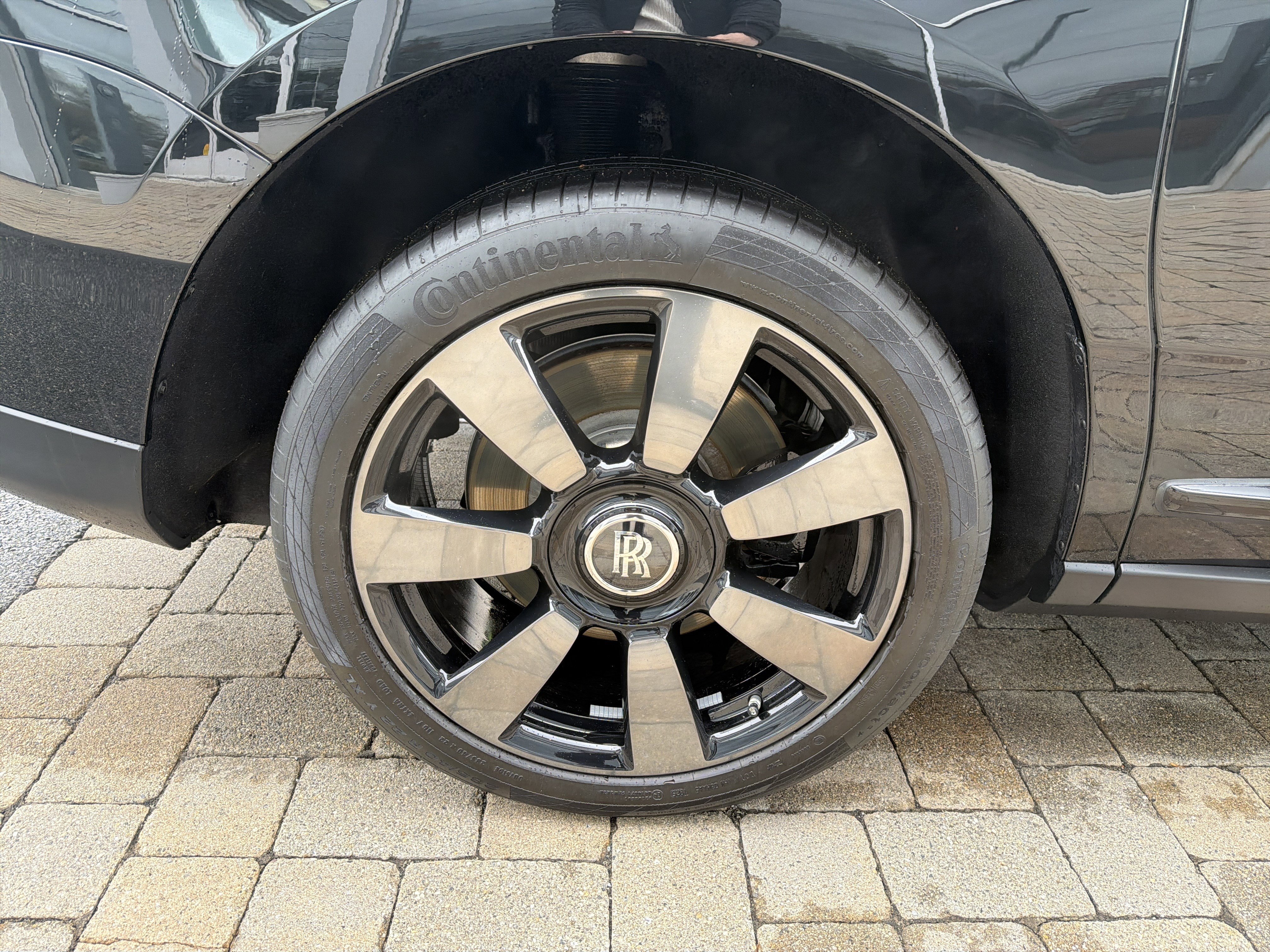 Certified 2023 Rolls-Royce Cullinan w/ Cullinan Package image 35