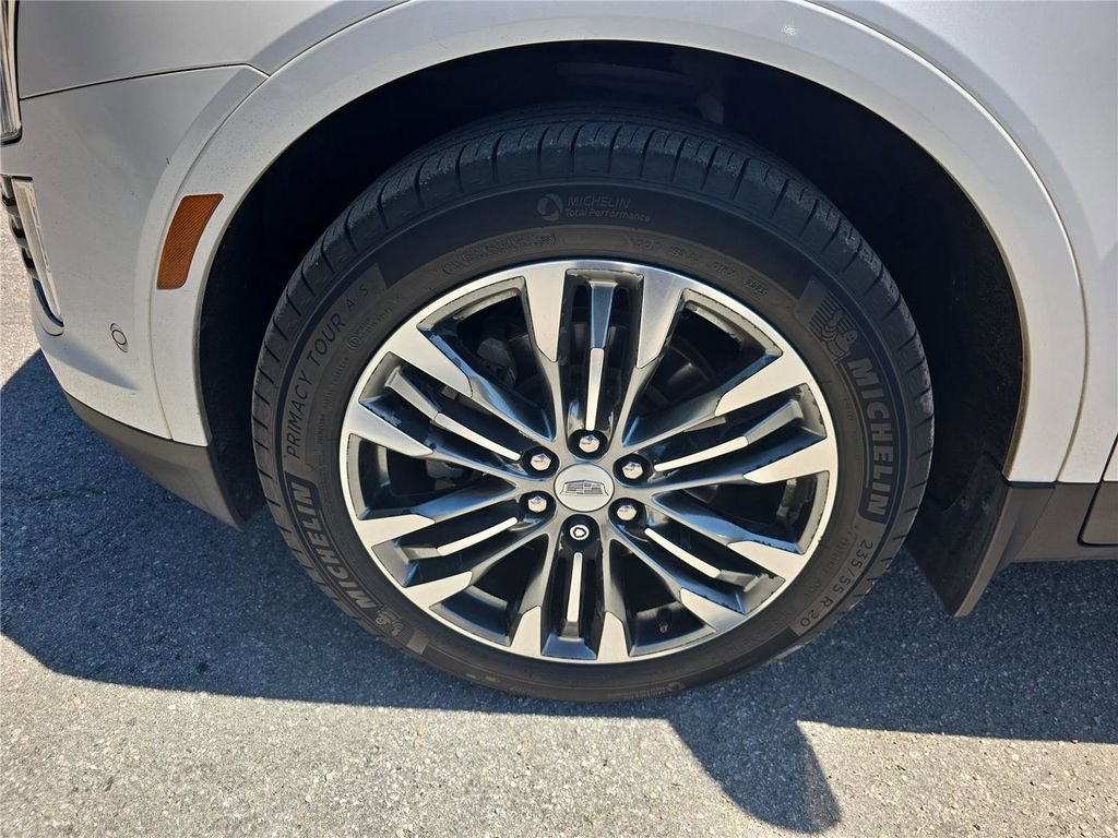 Used 2018 Cadillac XT5 Premium Luxury w/ Driver Assist Package FWD image 8