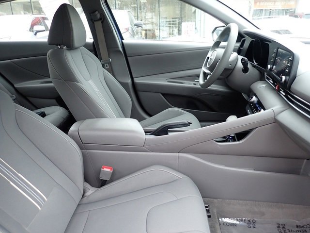 Used 2023 Hyundai Elantra SEL image 3