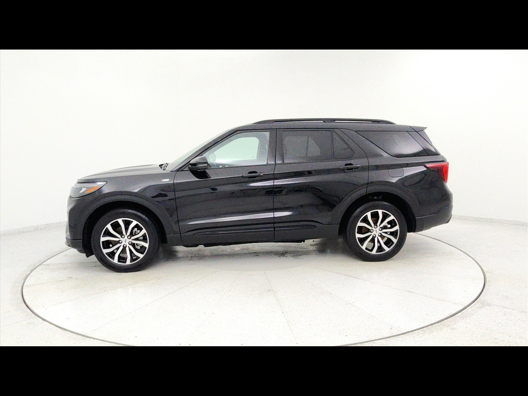 Used 2025 Ford Explorer ST-Line image 1