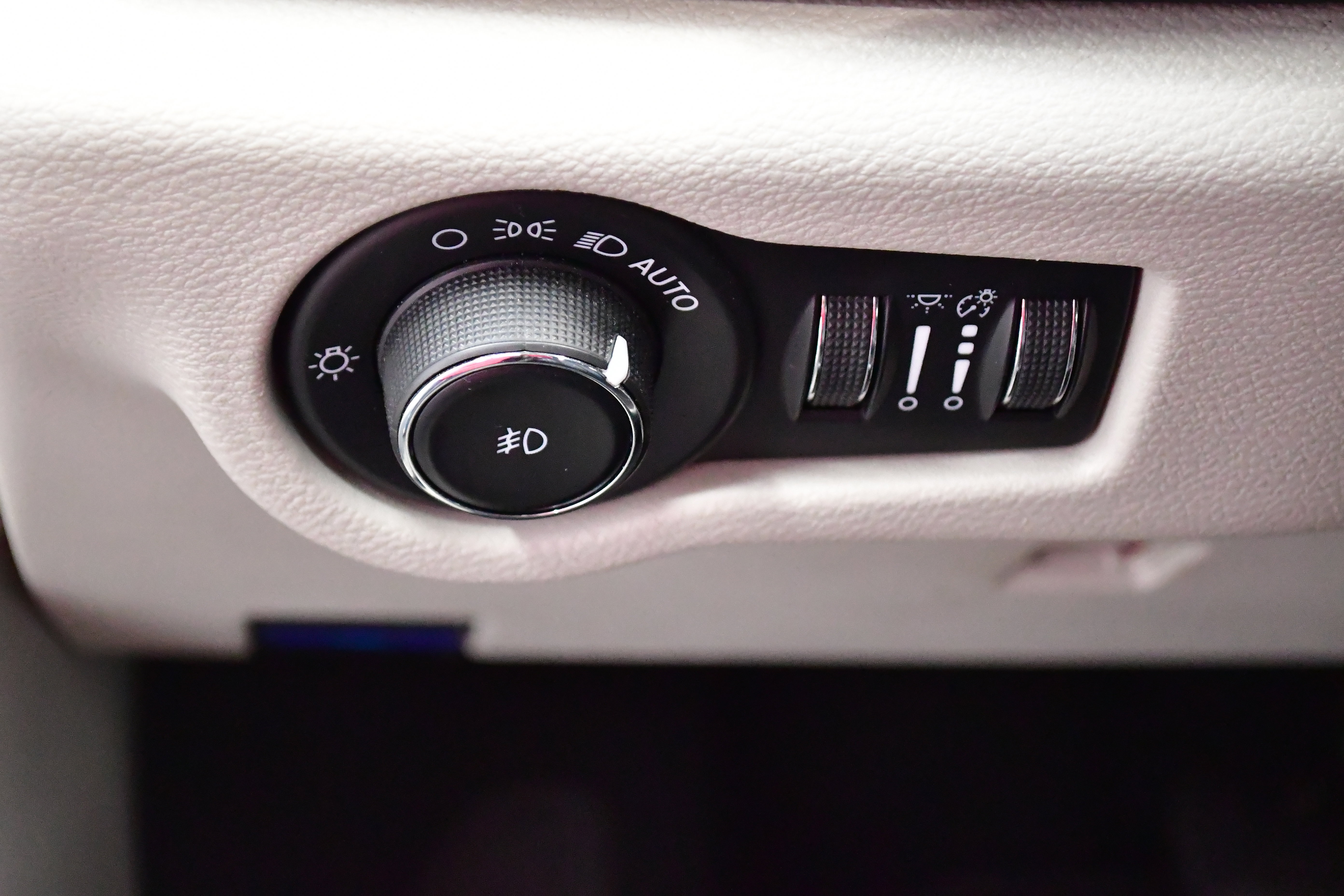 Used 2023 Chrysler Pacifica Touring-L FWD image 17