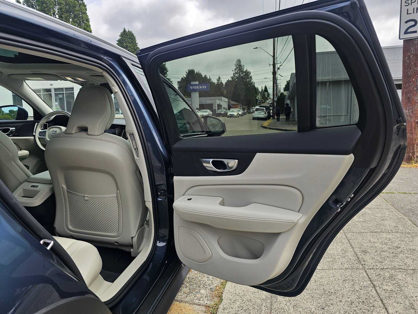 New 2026 Volvo V60 B5 Cross Country Plus w/ Climate Package AWD/4WD image 13