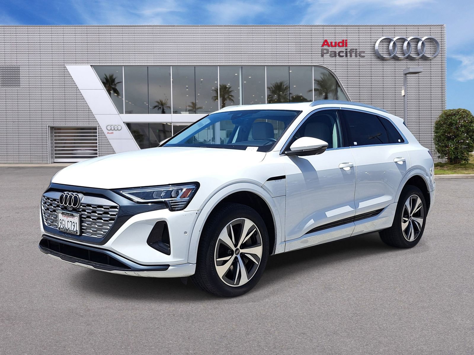 Used 2024 Audi Q8 e-tron Premium Plus w/ Premium Plus Package AWD/4WD image 1