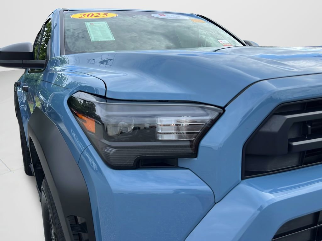Used 2025 Toyota 4Runner SR5 AWD/4WD image 18