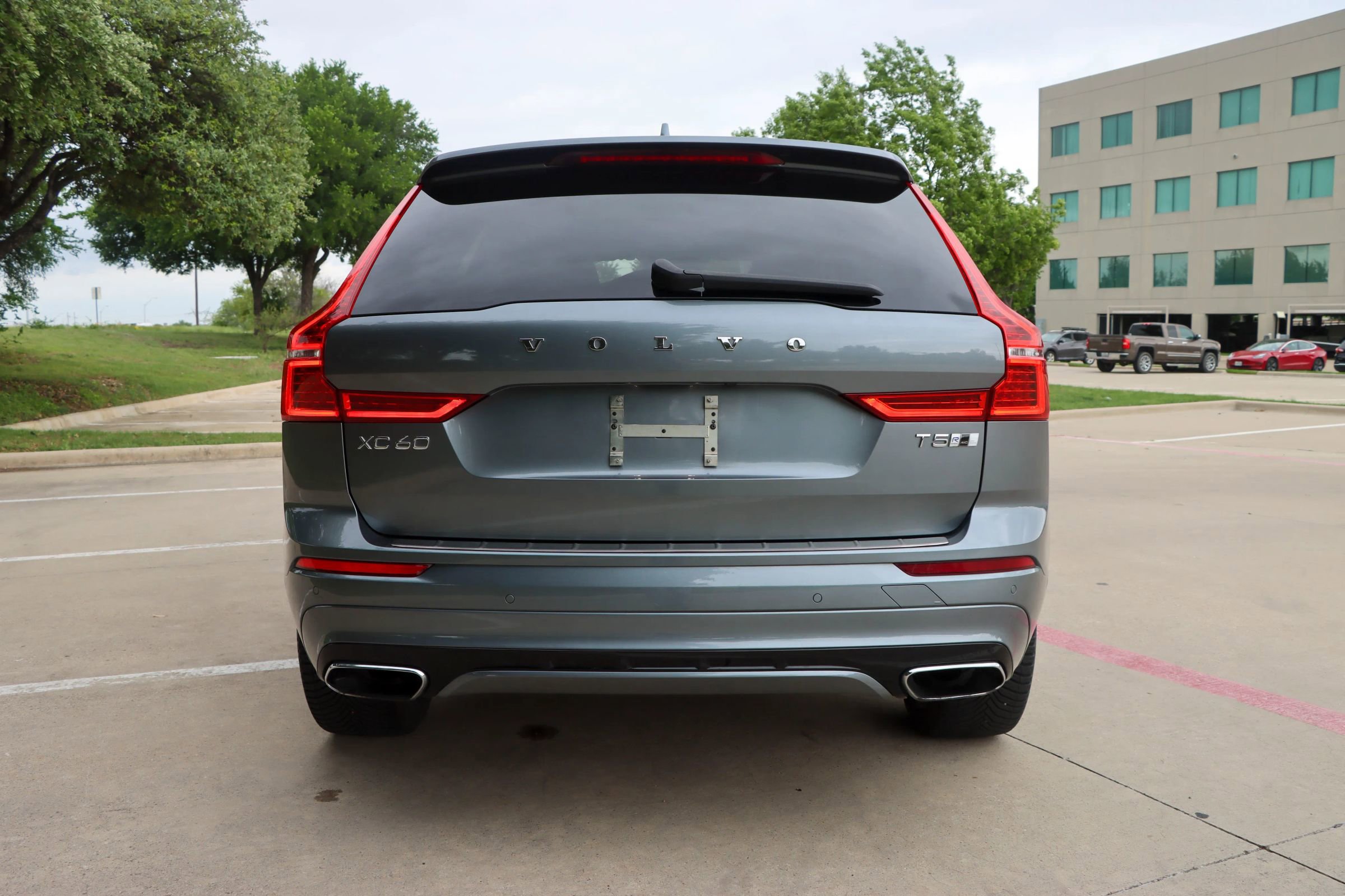 Used 2018 Volvo XC60 T5 R-Design w/ Convenience Package image 6