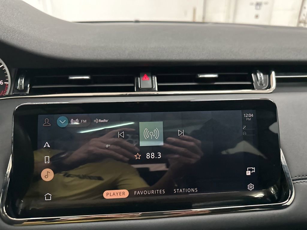 Used 2023 Land Rover Range Rover Evoque R-Dynamic SE image 15