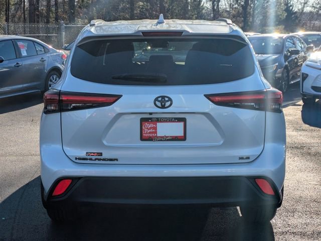 Used 2023 Toyota Highlander XLE image 5