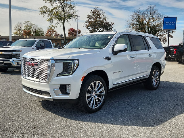 Used 2022 GMC Yukon Denali w/ Denali Premium Package AWD/4WD image 3