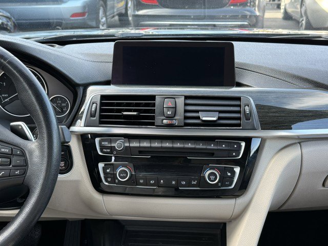 Used 2018 BMW 328d xDrive Sedan w/ Premium Package AWD/4WD image 26