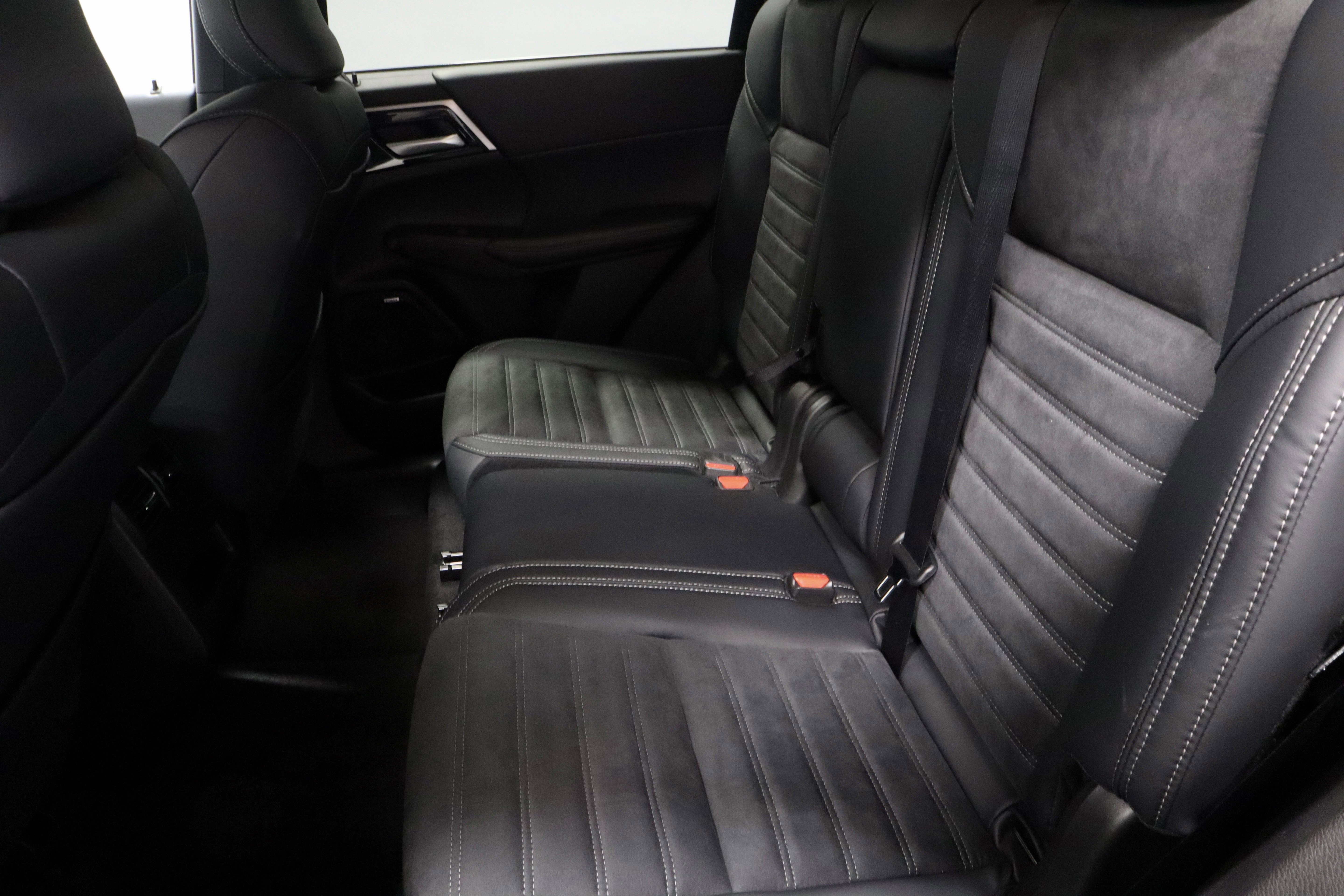 New 2026 Mitsubishi Outlander SE image 15