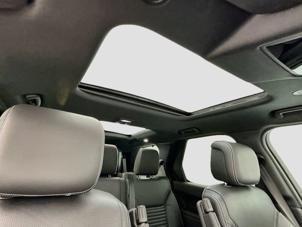 Certified 2025 Land Rover Discovery S AWD/4WD image 17