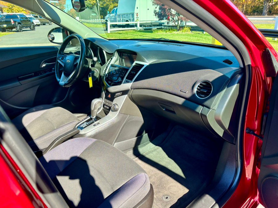 Used 2014 Chevrolet Cruze LT w/ Technology Package FWD image 13