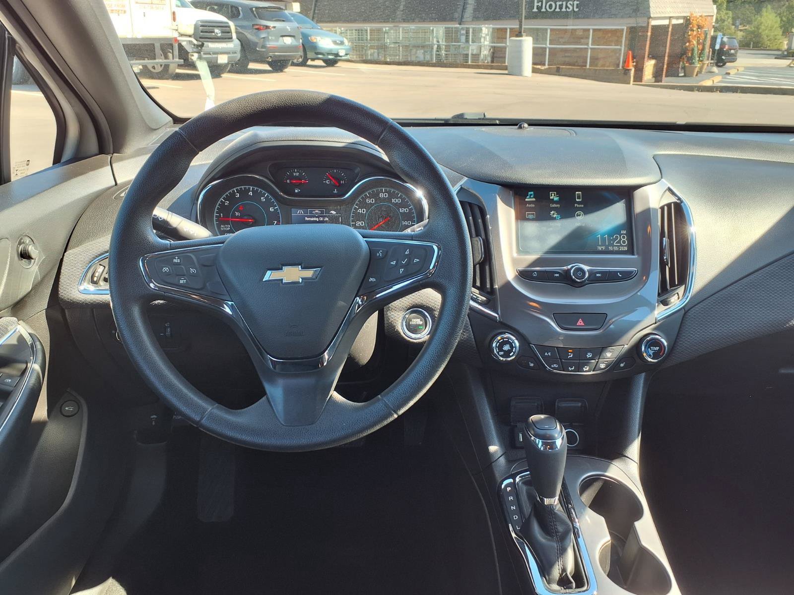 Used 2018 Chevrolet Cruze LT w/ Convenience Package FWD image 5