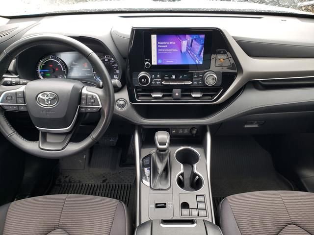 Used 2023 Toyota Highlander LE image 14