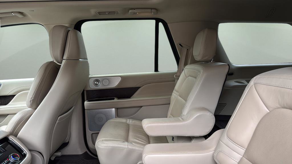 Used 2021 Lincoln Navigator Reserve AWD/4WD image 16